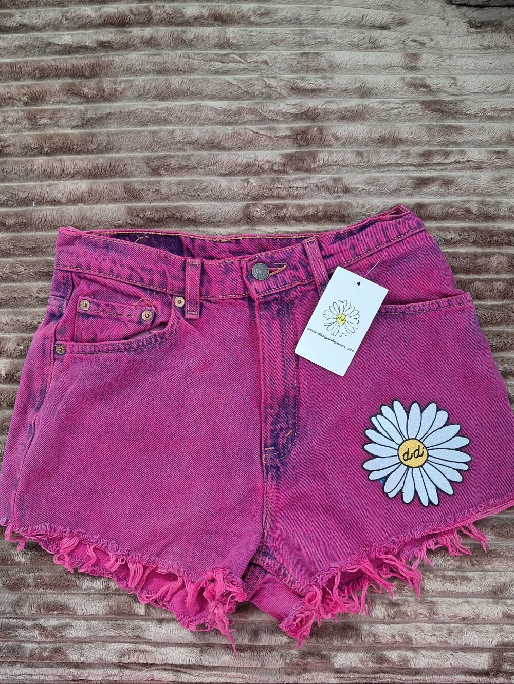 NWT Levi's Dyed Fuscia Pink Upcycled Daisy High-Rise Denim Shorts 10 M